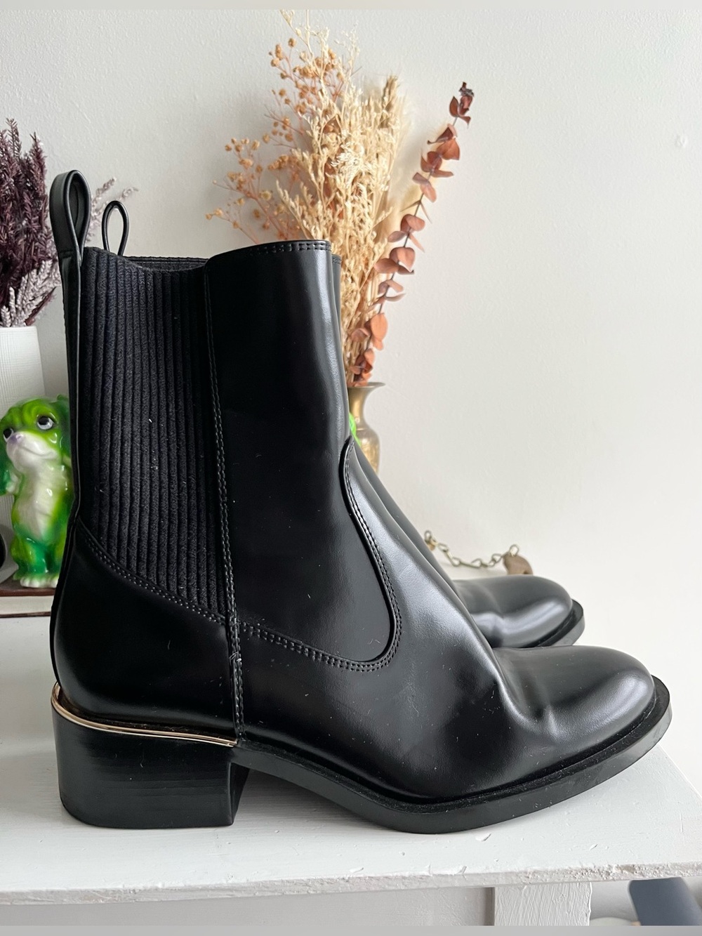 Black Zara heeled boots with metallic trim ⛓️ (size 8/39)